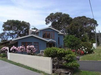 Anchlia Waterfront Cottage - New Castle Holiday 0