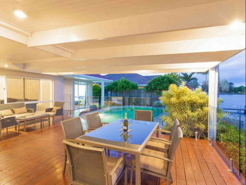 15 Shorehaven Drive Apartments - New Castle Holiday 1