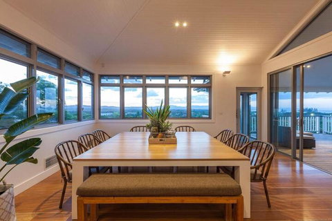 Vantage Over Byron - New Castle Holiday 6
