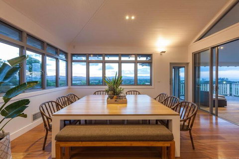Vantage Over Byron - New Castle Holiday 4