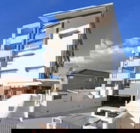 P A Apartments - New Castle Holiday