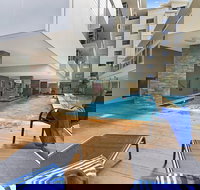 Redvue Apartments - New Castle Holiday