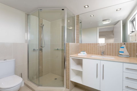 Proximity Waterfront Apartments - New Castle Holiday 2