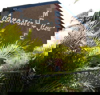 Lancaster Court Motel - New Castle Holiday