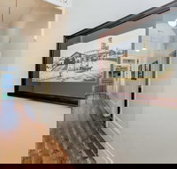 Seymours on Lydiard - New Castle Holiday