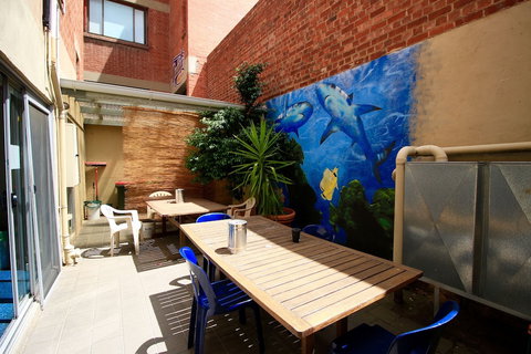 The Guesthouse - Hostel - New Castle Holiday 1