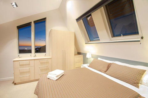 Semaphore Blue Apartments - New Castle Holiday 7