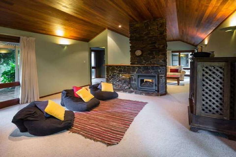 Mt Glorious Getaways - New Castle Holiday 3