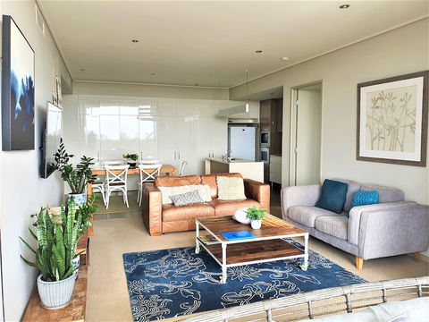 White Shells Luxury Apartments - New Castle Holiday 6
