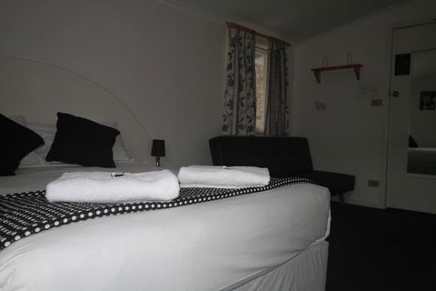 Black Bear Inn - New Castle Holiday 6