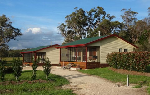 Maric Park Cottages - New Castle Holiday 6
