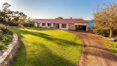 Antechamber Bay Retreats - New Castle Holiday 6