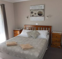 Lakes Entrance Country Cottages - New Castle Holiday
