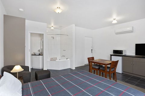 A1 Motels Port Fairy Motel And Apartments - New Castle Holiday 7
