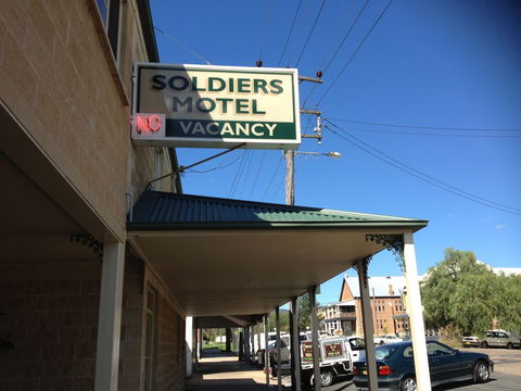 Soldiers Motel - New Castle Holiday 0