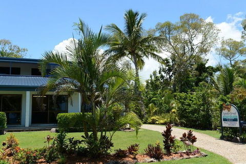 Apollo Jewel Beachfront Apartments - New Castle Holiday 4