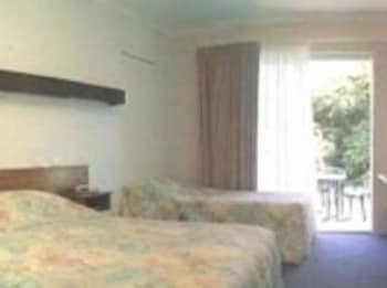 Corlette Palms Motor Inn - New Castle Holiday 1