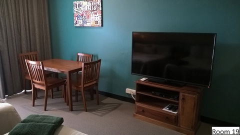 Moe Motor Inn - New Castle Holiday 3