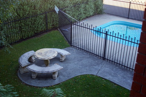 Moe Motor Inn - New Castle Holiday 0