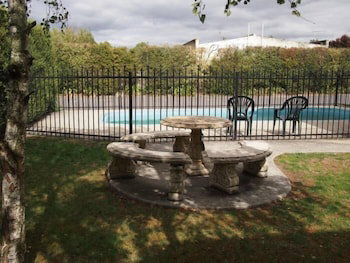 Moe Motor Inn - New Castle Holiday 1