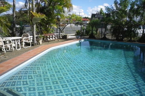 White Lanterns Motel - New Castle Holiday 1