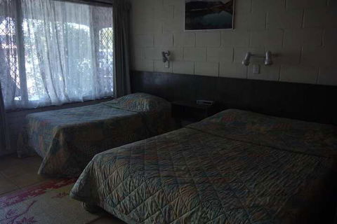 White Lanterns Motel - New Castle Holiday 7