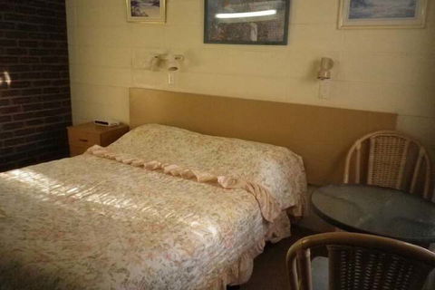 White Lanterns Motel - New Castle Holiday 5