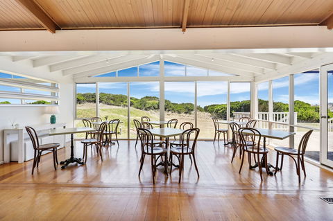Clifftop Boutique Accommodation - New Castle Holiday 3