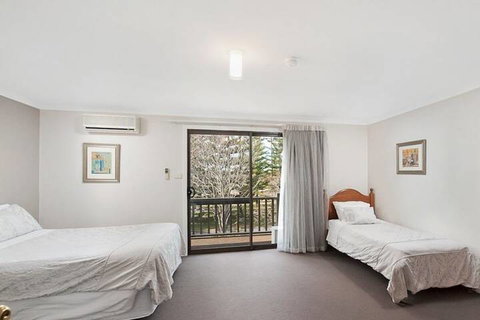 Martin Fields Beach Retreat - New Castle Holiday 7