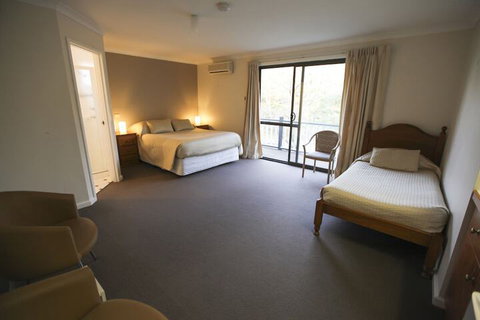 Martin Fields Beach Retreat - New Castle Holiday 3