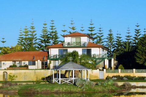 Martin Fields Beach Retreat - New Castle Holiday 1