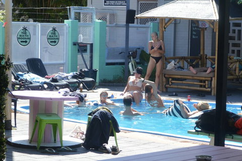 Youth Shack Backpackers - Hostel - New Castle Holiday 1