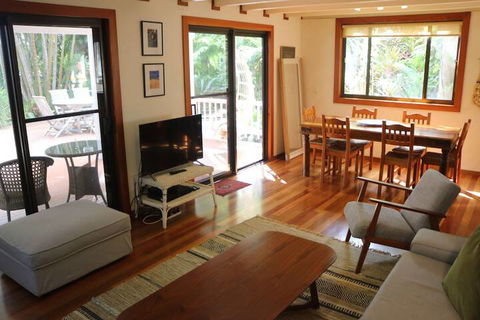 A Beach House At Byron - New Castle Holiday 6