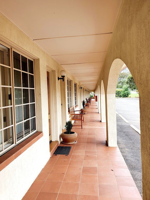 McNevin's Warwick Motel - New Castle Holiday 2