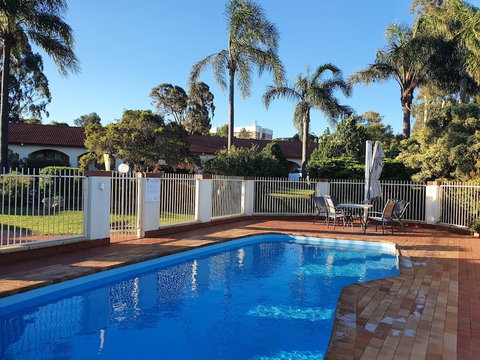 McNevin's Warwick Motel - New Castle Holiday 4