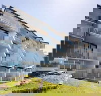 Ocean Front at The Entrance - New Castle Holiday