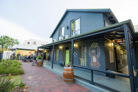 Dunsborough Beachouse YHA Hostel - New Castle Holiday 3