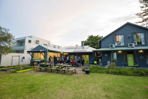 Dunsborough Beachouse YHA Hostel - New Castle Holiday 1
