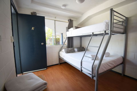 Caloundra Backpackers - Hostel - New Castle Holiday 2