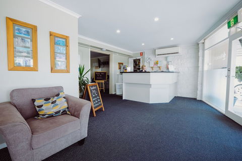 Artesian Spa Motel - New Castle Holiday 5
