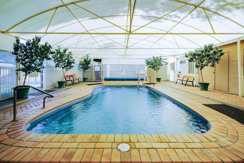 Artesian Spa Motel - New Castle Holiday 3