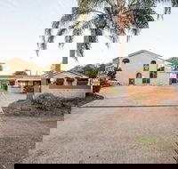 Jacaranda Place Motor Inn - New Castle Holiday