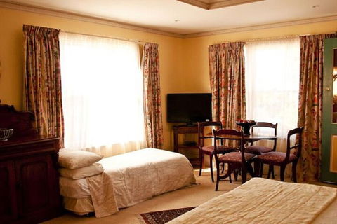 Merre Bes - New Castle Holiday 2