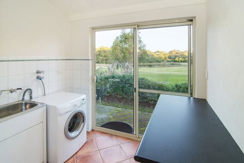 Acacia Chalets - New Castle Holiday 3