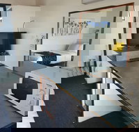 Budget on the Lake - New Castle Holiday