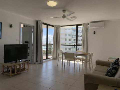Burleigh Gardens North Hi-Rise - New Castle Holiday 3