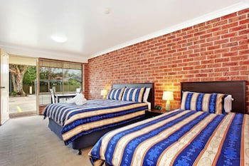 Lake Macquarie Motor Inn - New Castle Holiday 1