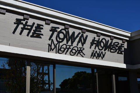 The Town House Motor Inn - New Castle Holiday 5