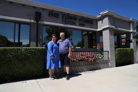 The Town House Motor Inn - New Castle Holiday 6