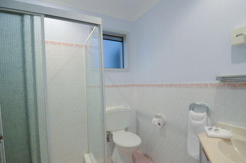 Moby Dick Waterfront Resort Motel - New Castle Holiday 6